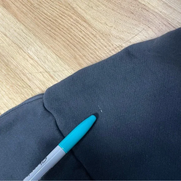 Pleasing Crewneck Medium Harry Styles Black Sweatshirt Casual - Picture 12 of 13